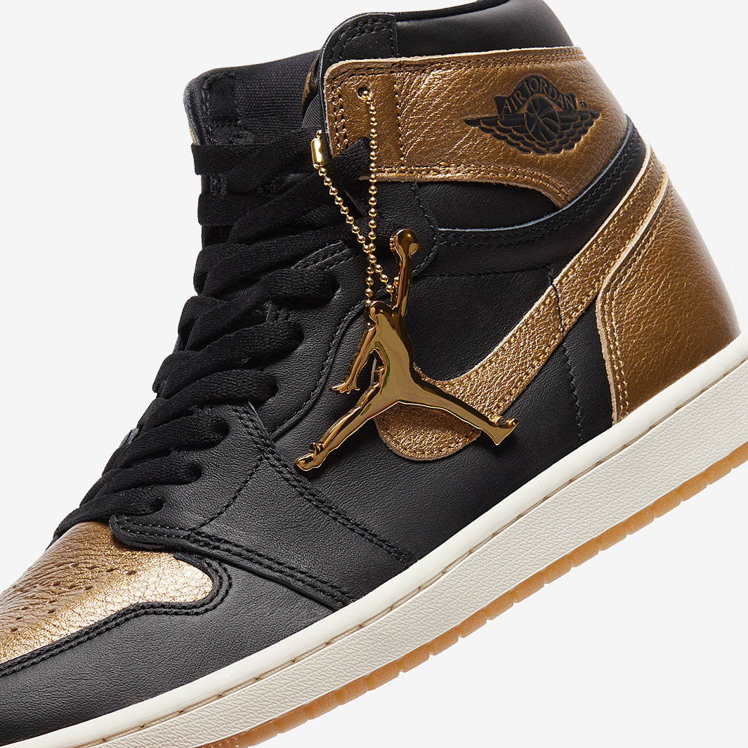 Air Jordan 1 Retro High OG - Negro/Dorado Metalizado/Vela
